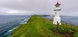 El final del camino, el faro de Mykines con la isla al fondo