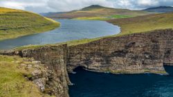 Soravgsvatn, el lago y el atlántico