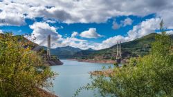 El puente Carlos Fernandez Casado sobre el embalse