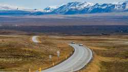 La carretera se adentra en el famoso círculo dorado de Islandia