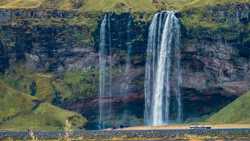 Ahí está Seljalandfoss, la cascada que pasas por detrás