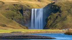 Fotografía: Imponente Skogafoss con ese zigzag hasta arriba