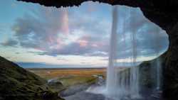 Seljalandfoss, el espectáculo de pasar por detrás de la cascada