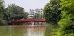 Puente rojo del lago hoan kiem