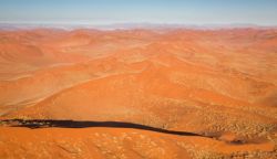 Vista aérea de dunas en namibia