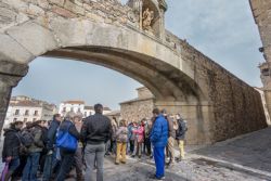 Visita guiada al casco histórico de Cáceres, entrada por el Arco de la estrella