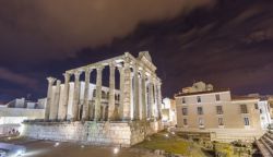 Templo de Diana en Mérida (vista nocturna)