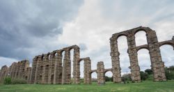 Acueducto de los milagros en Mérida