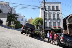 Las calles en San Francisco tienen algo de inclinación