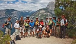 El Grupo Haciendo la ruta desde Glacier Point