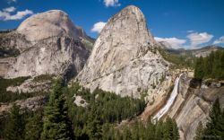 El Half Dome desde las cascadas (parte trasera)