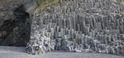 Formaciones rocosas en Reynisfjara, Islandia