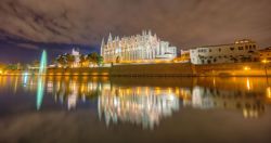 Vista nocturna catedral de Palma