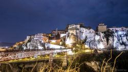 Fotografía: Puente y casa colgada en Cuenca
