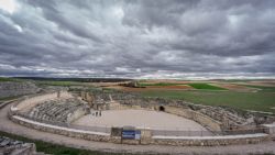 Fotografía: Anfiteatro romano de segóbriga en medio de la nada