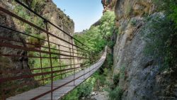 Puente colgante en los Cahorros del Monachil