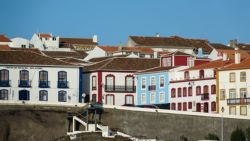 Las casas y sus colores saltan a la vista en Terceira